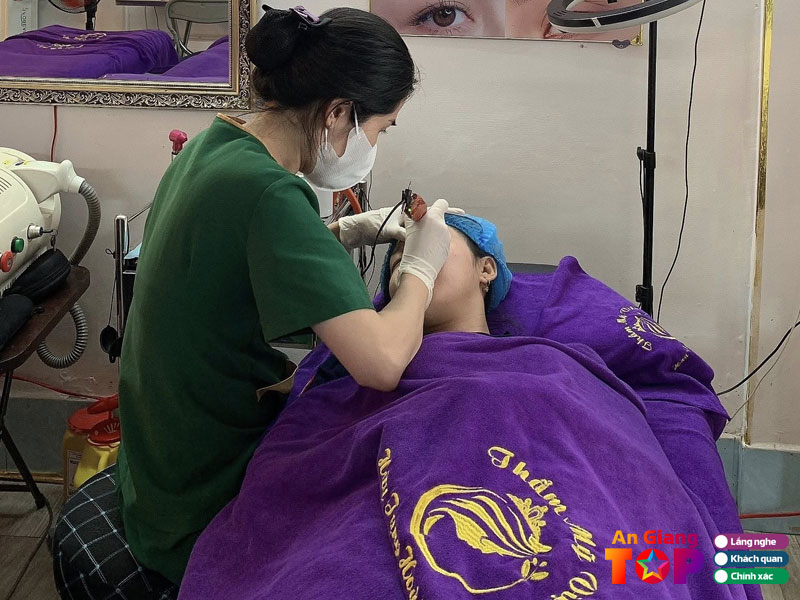 Tham-my-huu-tung-hoai-anh-long-xuyen-angiangtoplist