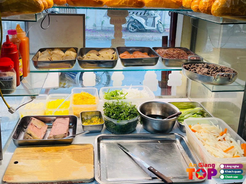 Tiem-banh-mi-o-day-ne-angiangtoplist
