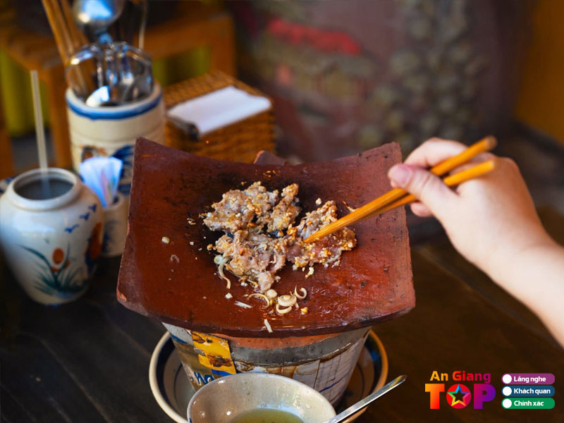 Tiem-ngoi-xua-quan-bo-nuong-ngoi-o-an-giang-thom-ngon-angiangtoplist