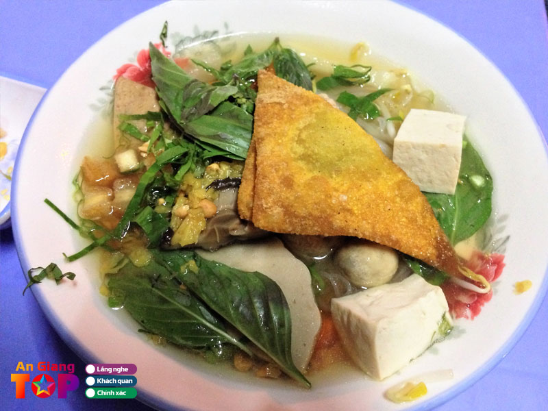 Tieu-chi-chon-quan-hu-tieu-chay-ngon-tai-an-giang-angiangtoplist