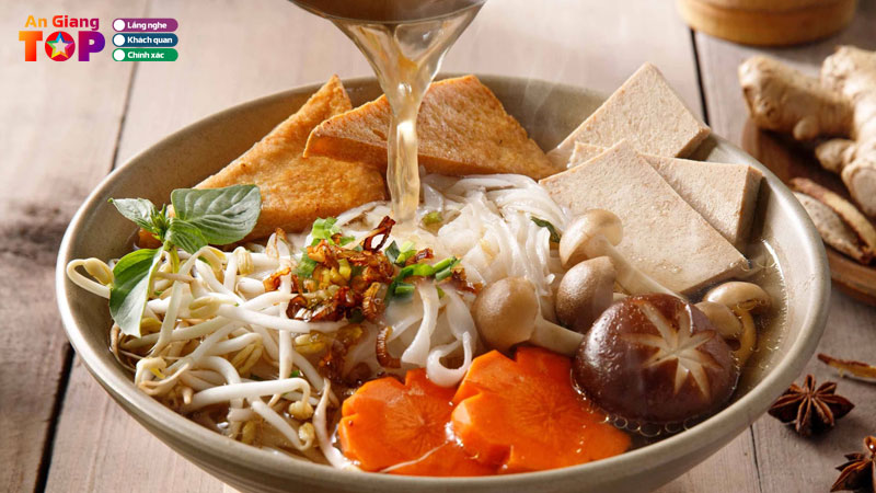 Top-10-quan-hu-tieu-chay-o-an-giang-ngon-thanh-dam-angiangtoplist