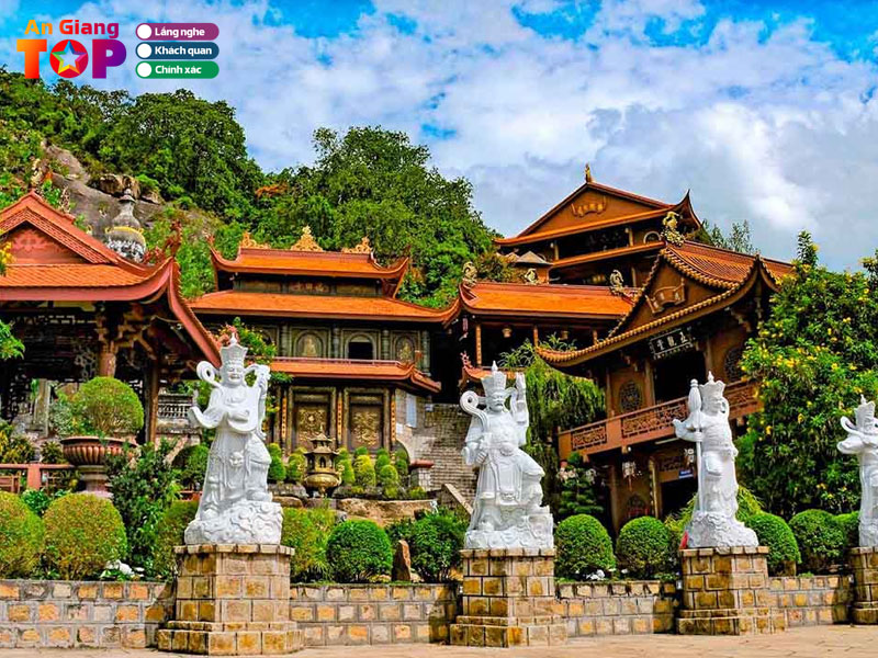 Trai-nghiem-khi-tham-quan-lang-thoai-ngoc-hau-angiangtoplist