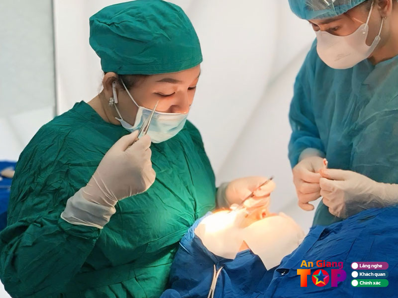 Vien-phau-thuat-tham-my-nguyen-du-bac-si-huynh-mai-angiangtoplist