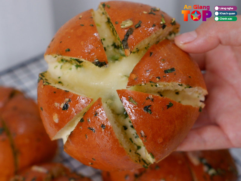 Cach-chon-tiem-banh-mi-bo-toi-ngon-o-an-giang-angiangtoplist