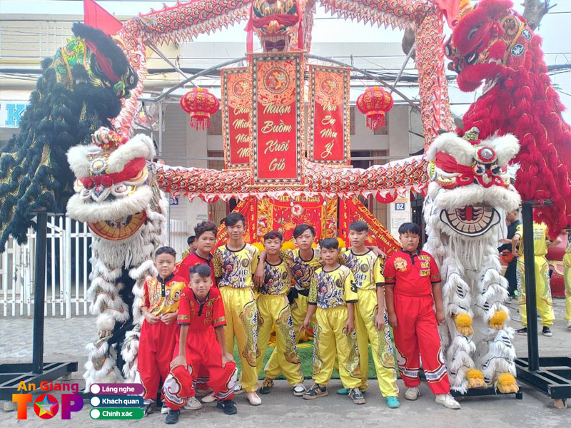 Doan-nghe-thuat-lan-su-rong-kiet-anh-angiangtoplist