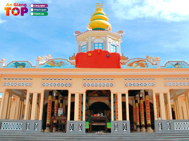 Kham-pha-di-tich-lich-su-nha-mo-ba-chuc-2-angiangtoplist