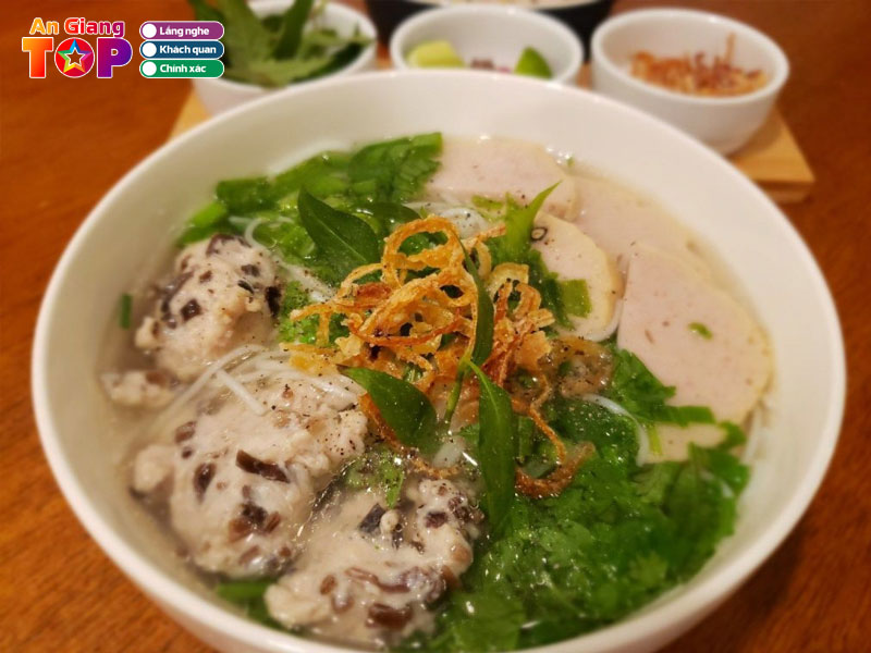 Kinh-nghiem-chon-quan-bun-moc-ngon-o-an-giang-angiangtoplist