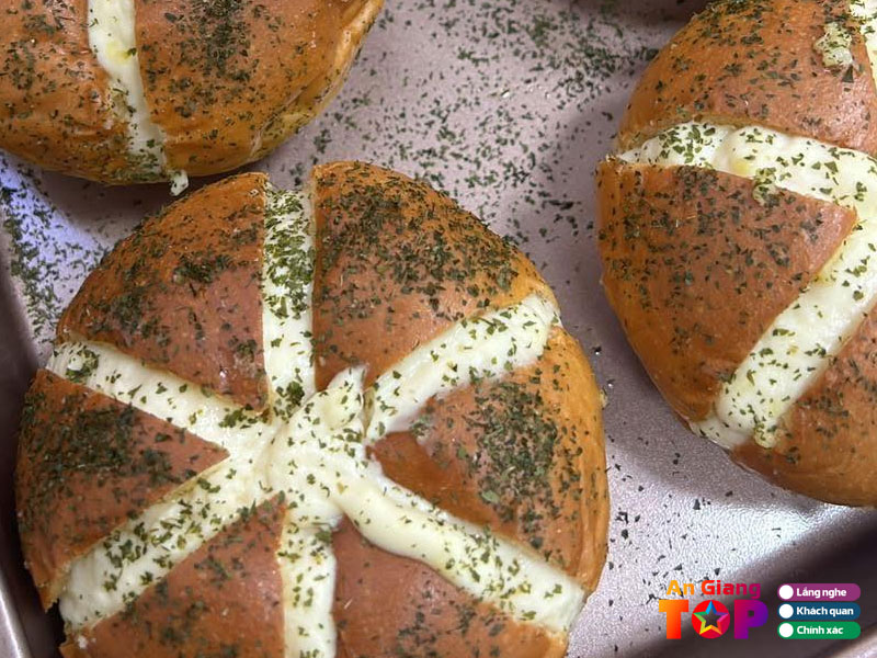 Le-thu-bakery-angiangtoplist