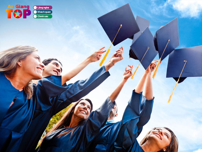 Nhung-loi-ich-khi-di-du-hoc-duc-angiangtoplist