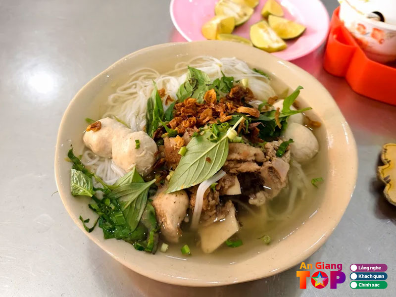 Quan-bun-moc-cong-angiangtoplist