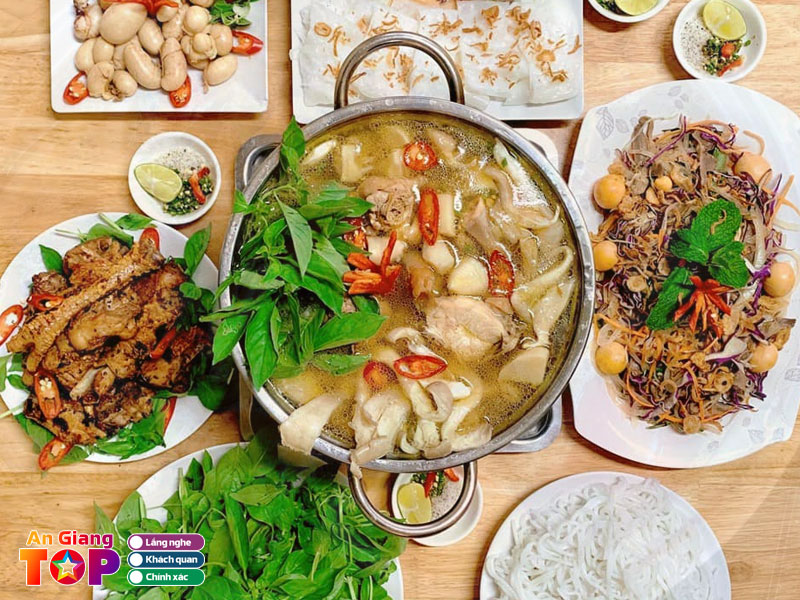 Quan-chao-ech-singapore-lac-hong-angiangtoplist