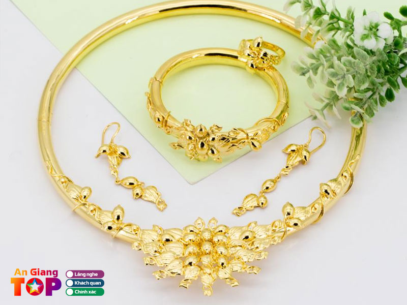 Tieu-chi-chon-dia-chi-mua-trang-suc-cuoi-uy-tin-angiangtoplist