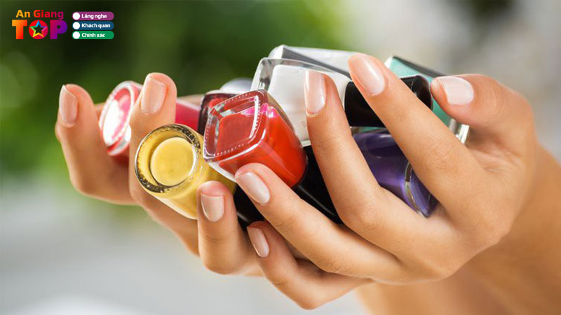 Top-5-dia-chi-mua-son-mong-tay-o-an-giang-mau-chuan-bam-lau-angiangtoplist