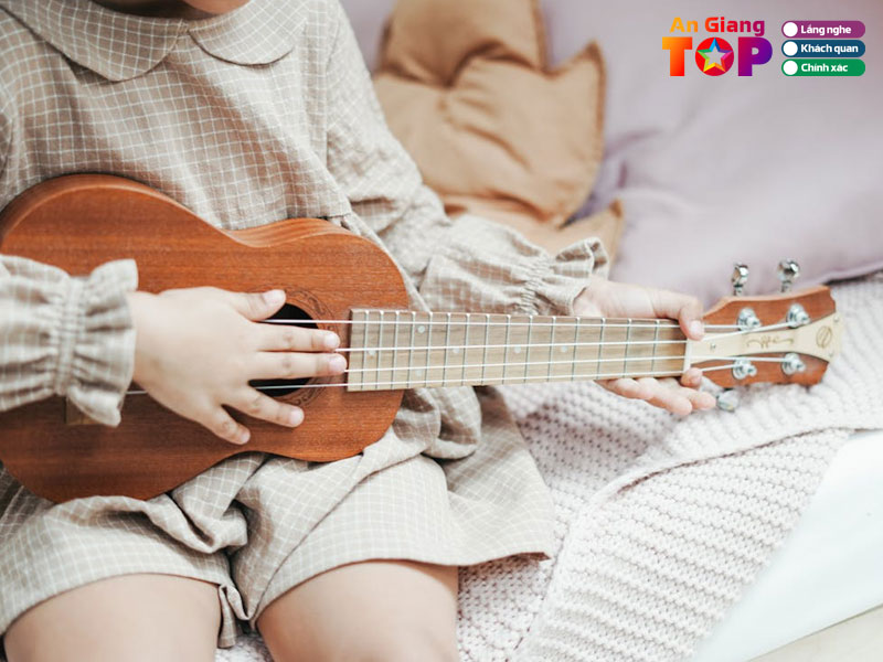 Tuy-hoa-guitar-guitar-long-xuyen-angiangtoplist