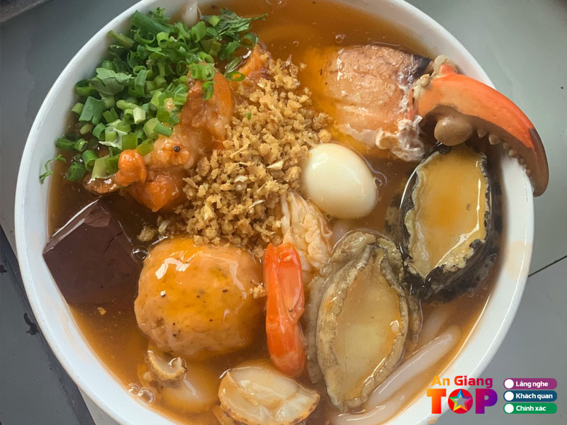 Banh-canh-cua-phu-chi-tai-angiangtoplist