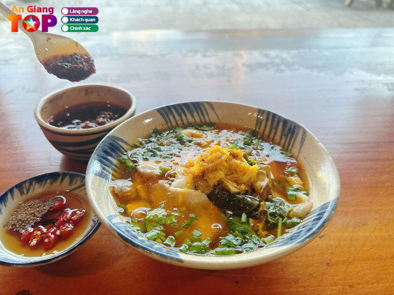 Banh-canh-ghe-gia-nghi-angiangtoplist