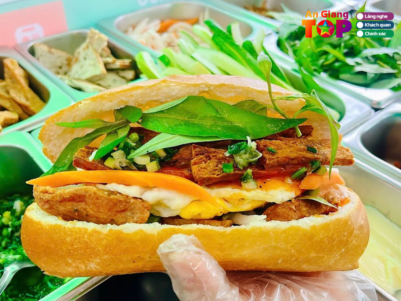 Banh-mi-chay-an-nhien-angiangtoplist