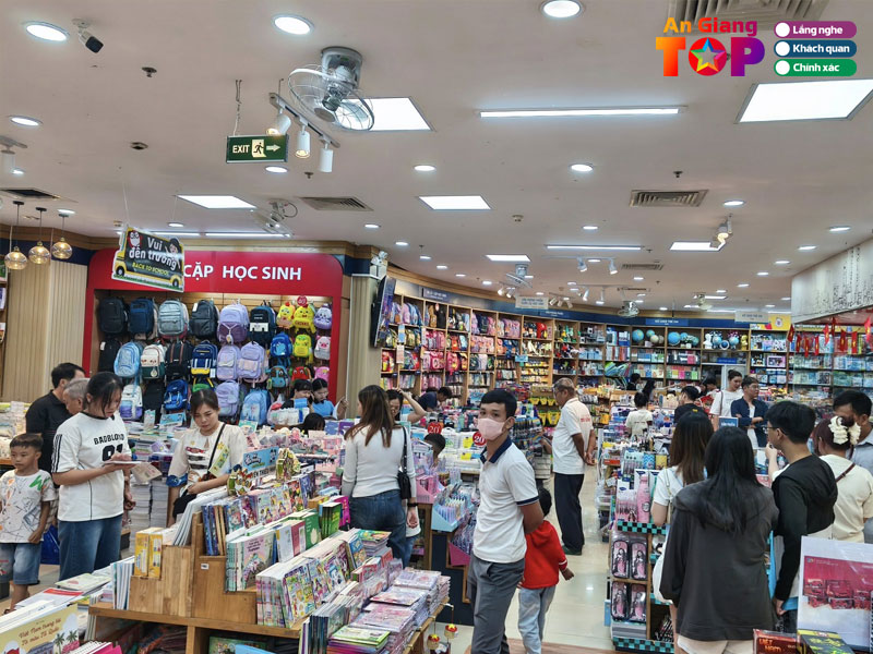 Nha-sach-fahasa-angiangtoplist