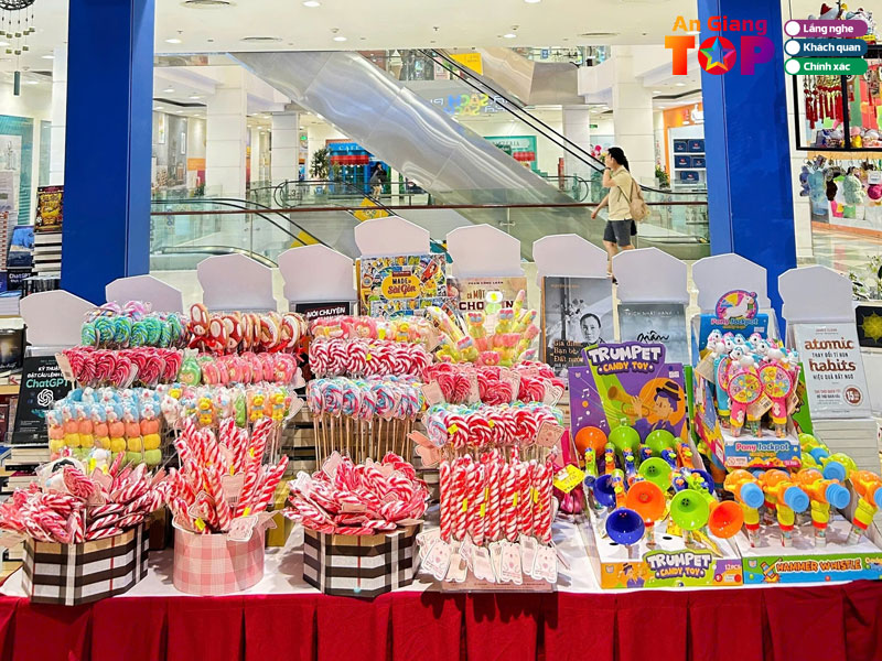 Nha-sach-phuong-nam-angiangtoplist