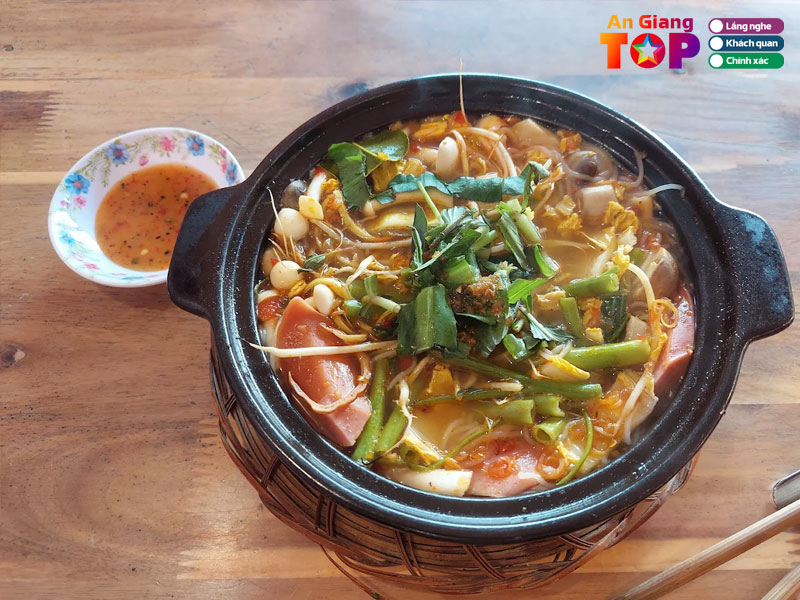 Quan-chay-hoa-an-angiangtoplist