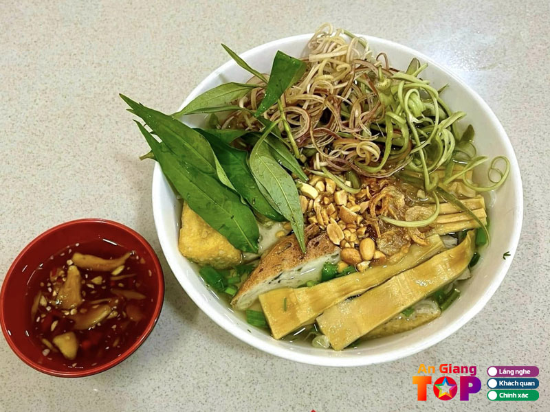 Quan-chay-hoang-phat-angiangtoplist