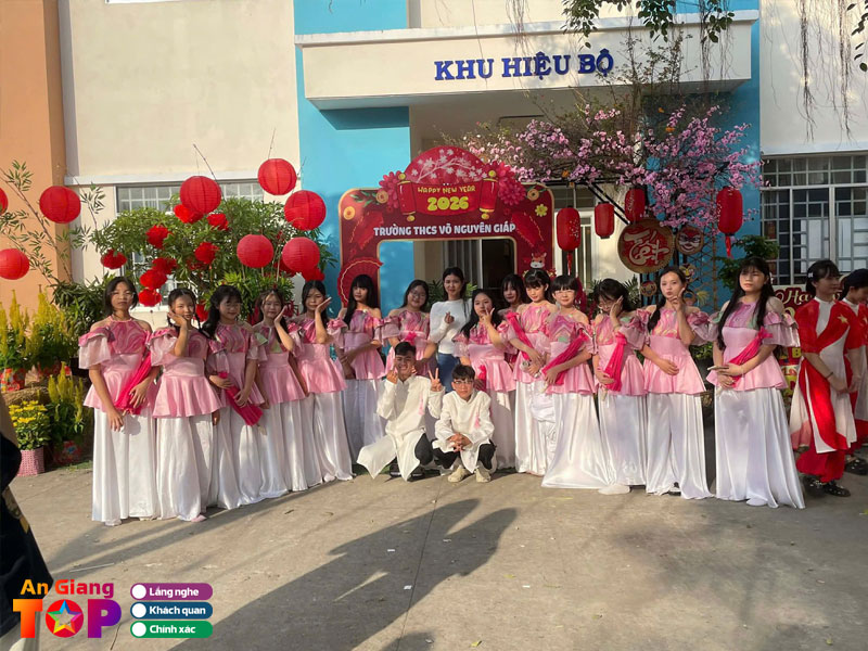 Cua-hang-cho-thue-trang-phuc-chu-tien-1-angiangtoplist