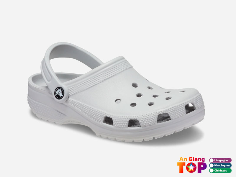 Kinh-nghiem-chon-mua-crocs-dung-size-de-mang-angiangtoplist