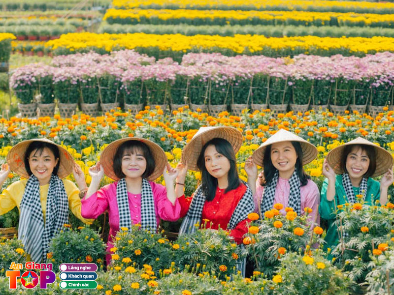 Lang-hoa-an-thanh-diem-chup-hinh-tet-ly-tuong-cua-gioi-tre-angiangtoplist