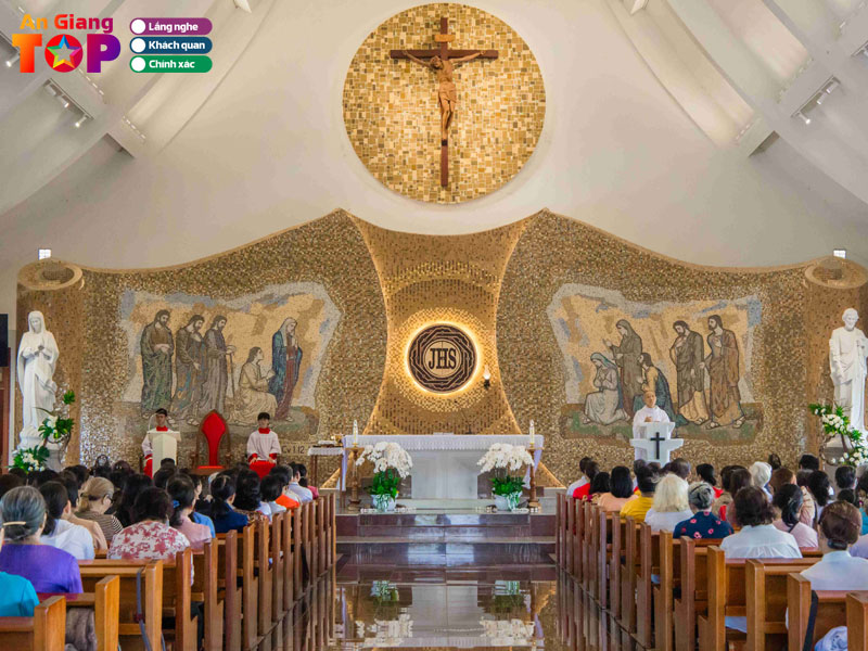 Nhung-luu-y-khi-tham-quan-tai-cac-nha-tho-o-an-giang-angiangtoplist