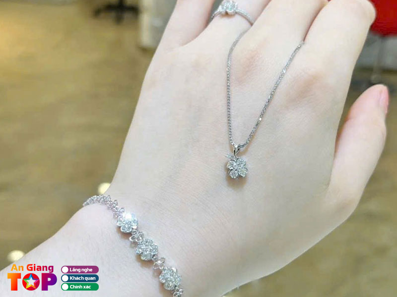 Trung-tam-vang-bac-trang-suc-doji-1-angiangtoplist