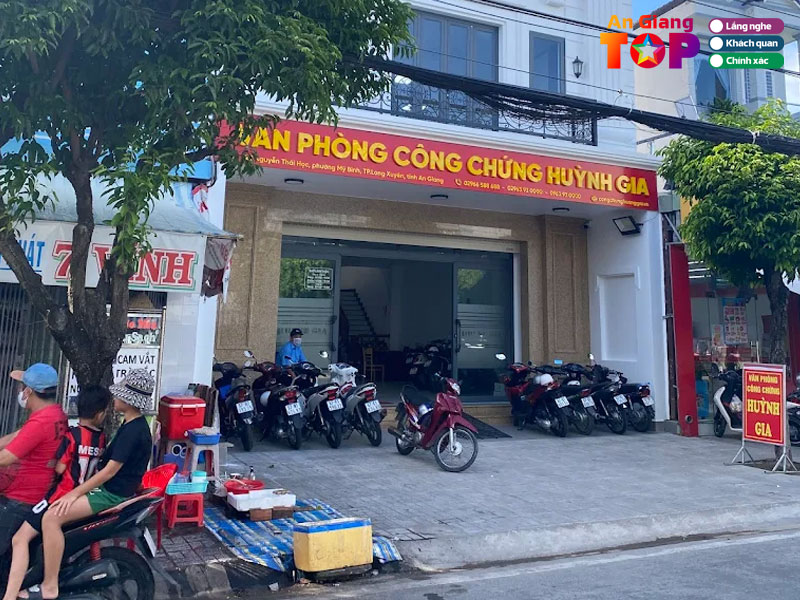 Van-phong-cong-chung-huynh-gia-angiangtoplist