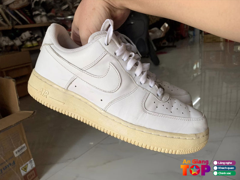 68-2hand-sneaker-angiangtoplist