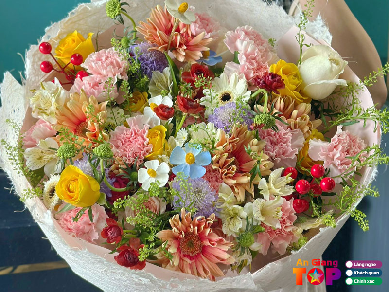 Bee-flowers-angiangtoplist