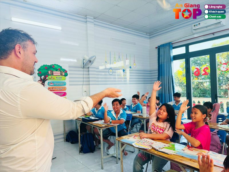 Trung-tam-anh-ngu-quoc-te-yes-angiangtoplist