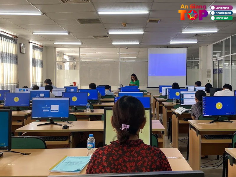 Trung-tam-tin-hoc-truong-dai-hoc-an-giang-angiangtoplist