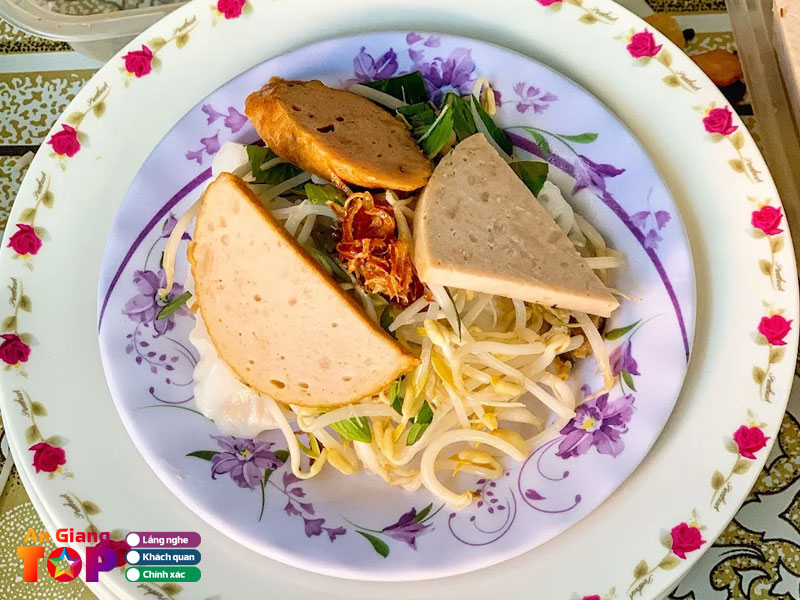 Banh-cuon-nong-phu-an-1-angiangtoplist