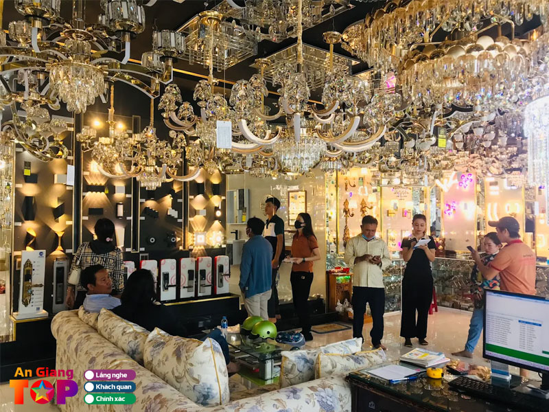 Den-trang-tri-hoang-ngoc-angiangtoplist