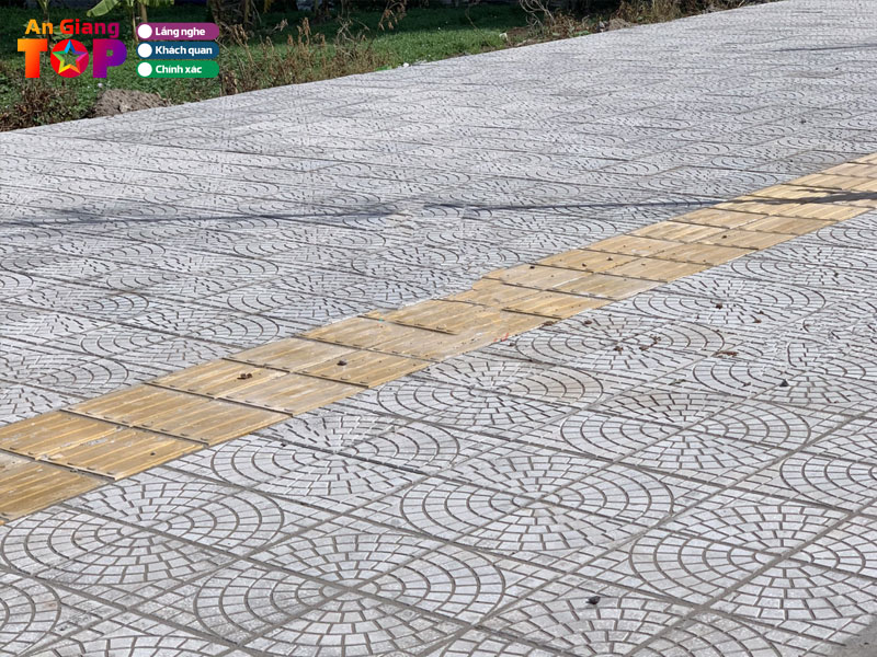 Kinh-nghiem-chon-cua-hang-gach-lat-via-he-uy-tin-angiangtoplist