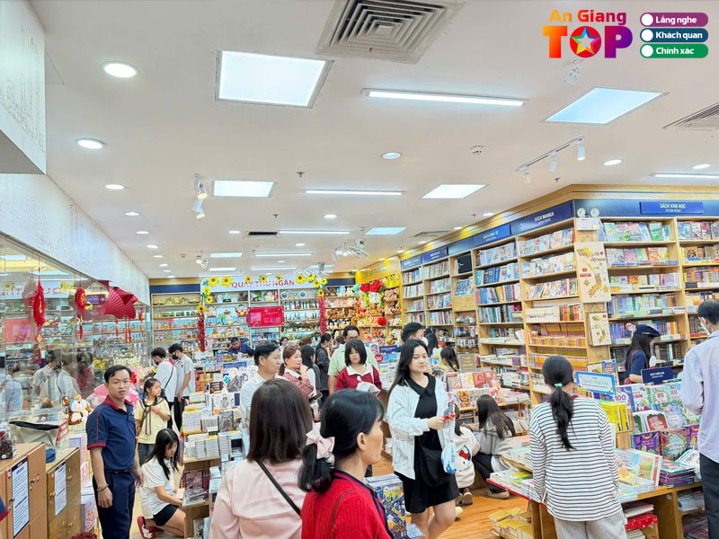 Nha-sach-fahasa-angiangtoplist