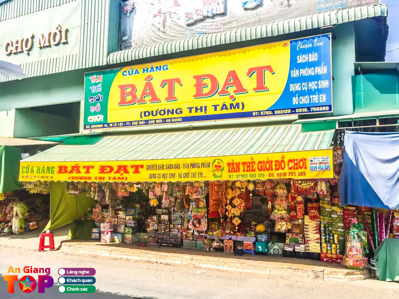 Van-phong-pham-bat-dat-1-angiangtoplist