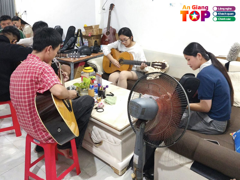 2c-guitar-1-angiangtoplist