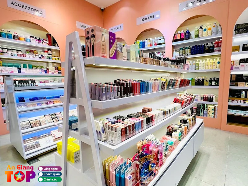 Suri-cosmetics-1-angiangtoplist
