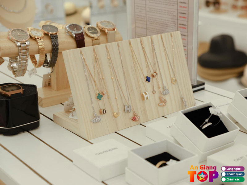 Tieu-chi-chon-shop-phu-kien-thoi-trang-nu-uy-tin-angiangtoplist.