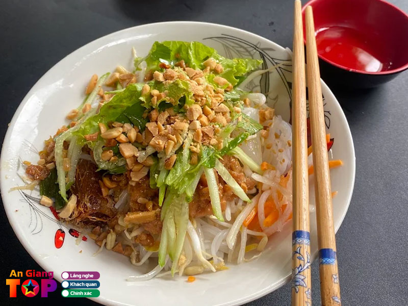 Bun-thit-xao-6d-le-lai-1-angiangtoplist