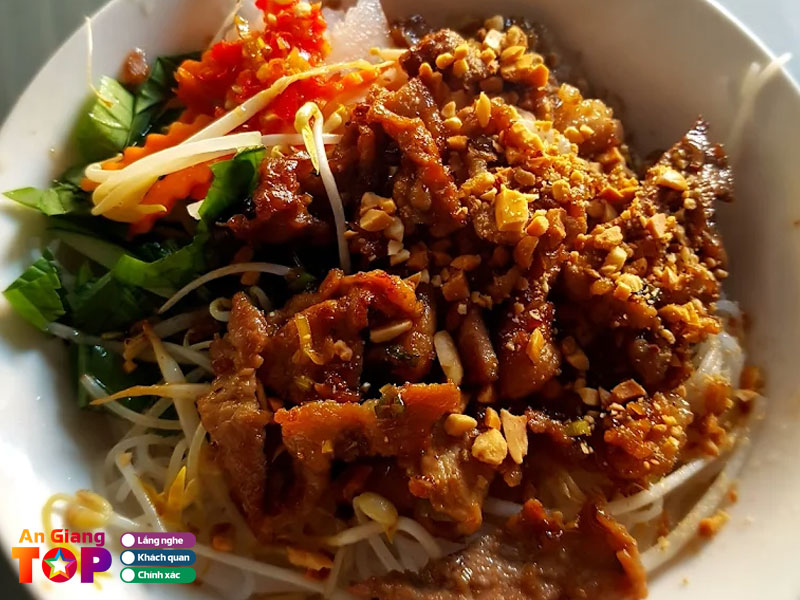Bun-thit-xao-thanh-thao-1-angiangtoplist