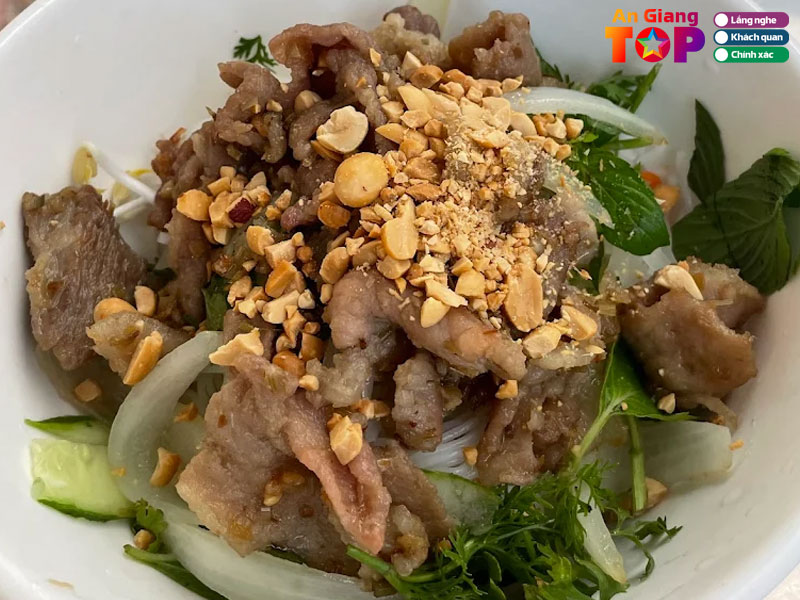 Bun-thit-xao-ut-trinh-1-angiangtoplist