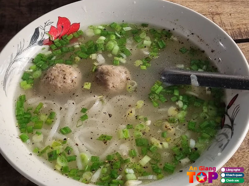 Banh-canh-chi-na-chau-lang-tri-ton-1-angiangtoplist