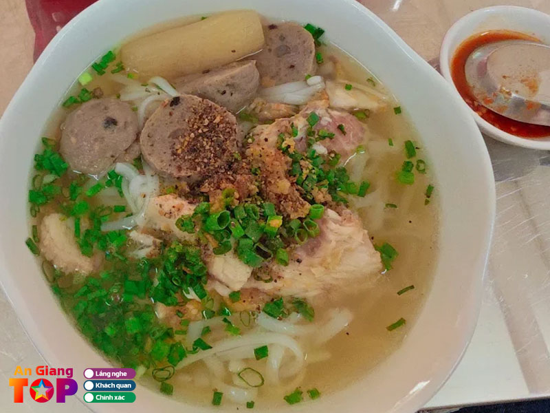 Banh-canh-nghi-sara-1-angiangtoplist