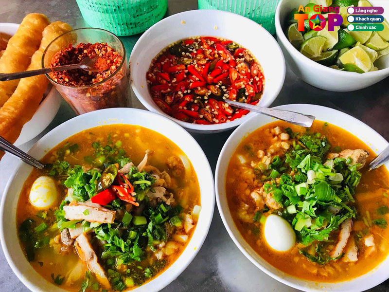 Bi-quyet-chon-quan-banh-canh-ngon-angiangtoplist
