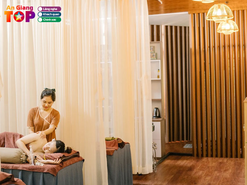 Hennis-mom-spa-1-angiangtoplist